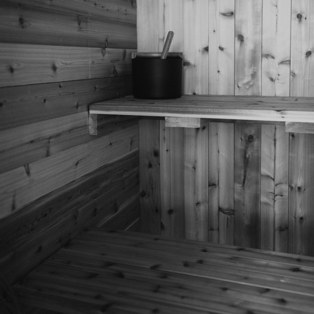 Sweat Kingdom Sweat Pod Blackout Edition sauna cedar detail
